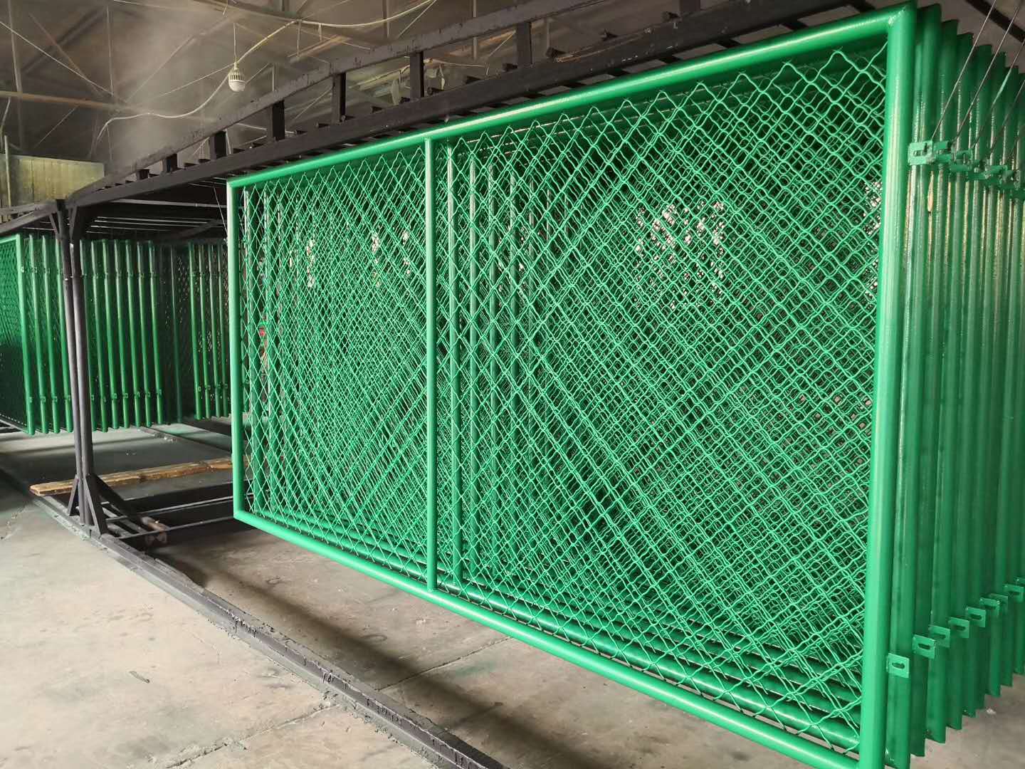 勾花护栏网费用全解析 从单价到总价，避免花冤枉钱