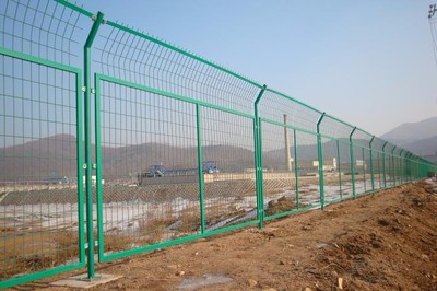 【鑫渤源】厂家直销 高速公路护栏网厂家 规格齐全